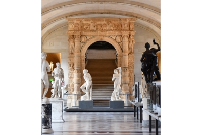 フランス ルーヴル美術館所蔵「スタンガ宮殿の門」の修復支援を行いました